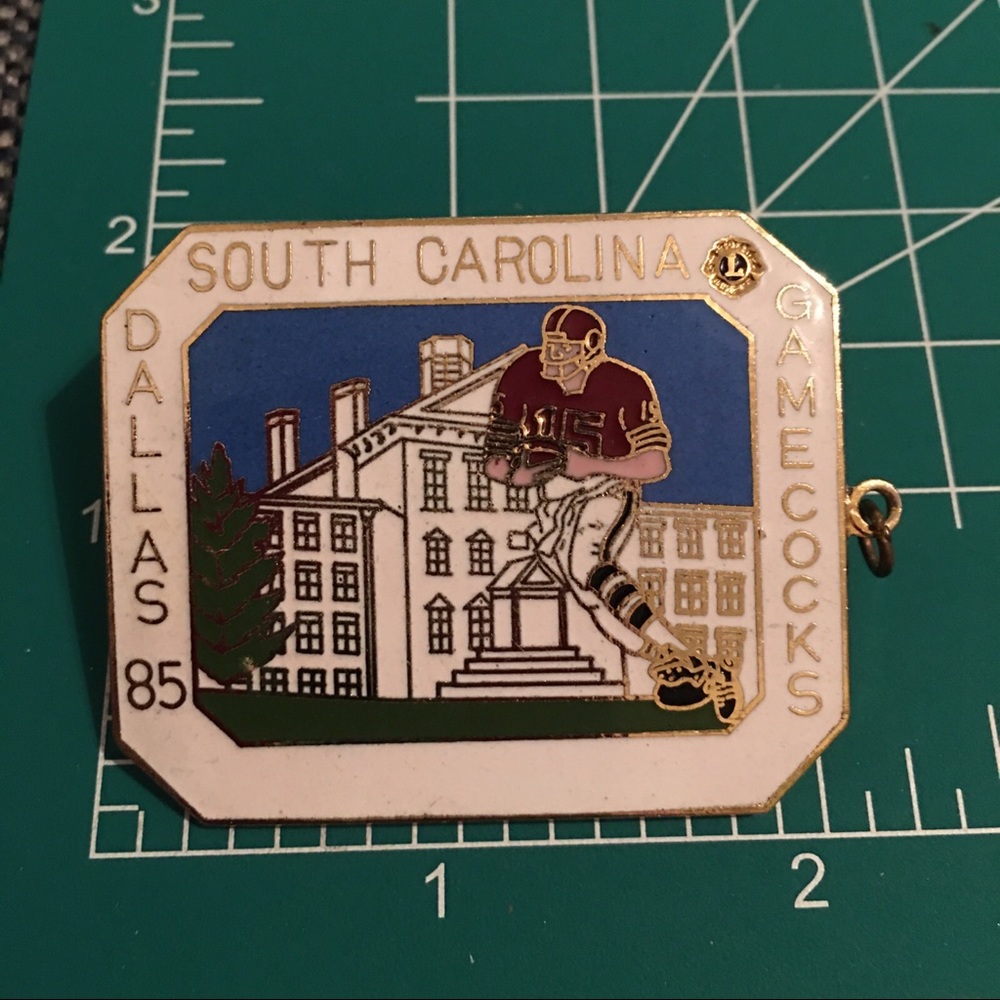 Vtg 1985 South Carolina Dallas Gamecocks #15 Football Player Lions Club Pin …